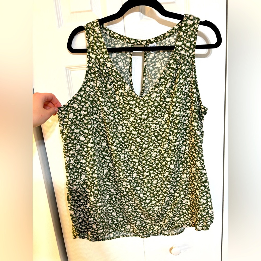 Keyhole Back Green Floral Top